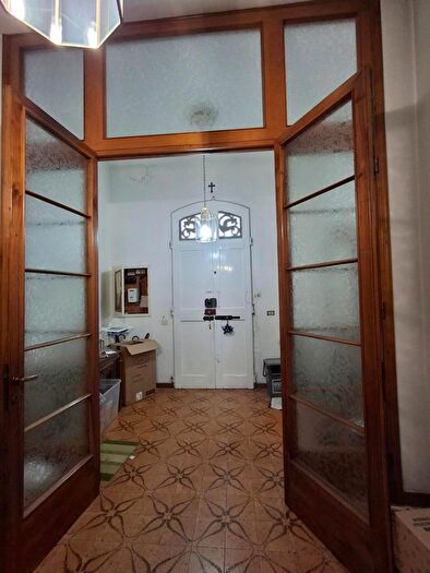Casa con 6 locali in vendita in Empoli