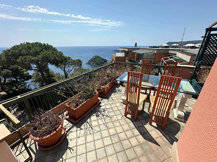 Appartamento con 5 locali in vendita in Bergeggi Savona Sv, Bergeggi