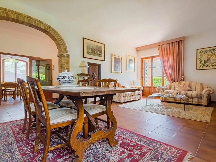 Casa con 6 locali in vendita in Sovicille