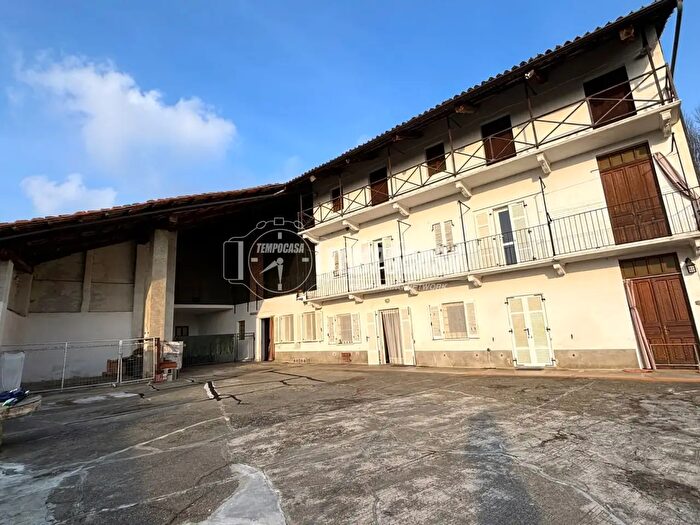 Casa quadrilocale in vendita in Via Crosa, Borgomasino