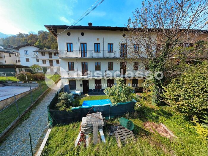 Appartamento trilocale in vendita in Frazione Villa, Traves