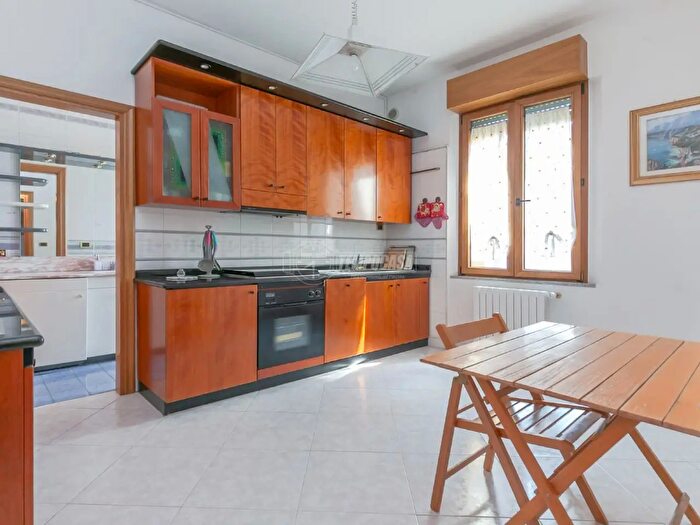 Appartamento trilocale in vendita in Via Privata Costanzo Cantoni, Milano