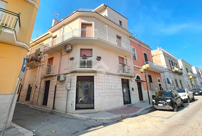 Appartamento quadrilocale in vendita in Via Guglielmo Oberdan, Canosa Di Puglia