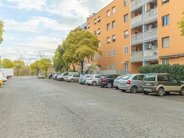 Appartamento bilocale in vendita in Via Jacopo della Quercia, Roma