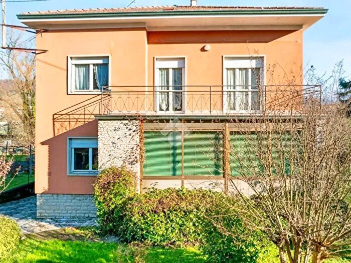 Appartamento con 10 locali in vendita in Via Valverde, Bergamo