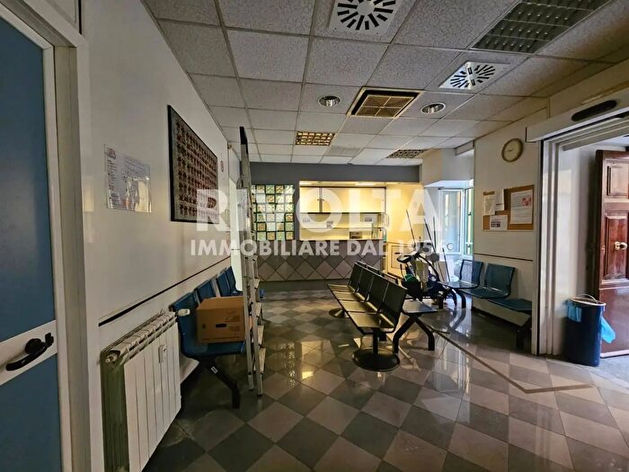 Appartamento con 9 locali in vendita in Piazza dell'Emporio, Roma