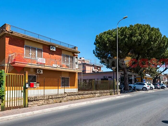 Appartamento trilocale in vendita in Via del Mare, Albano Laziale