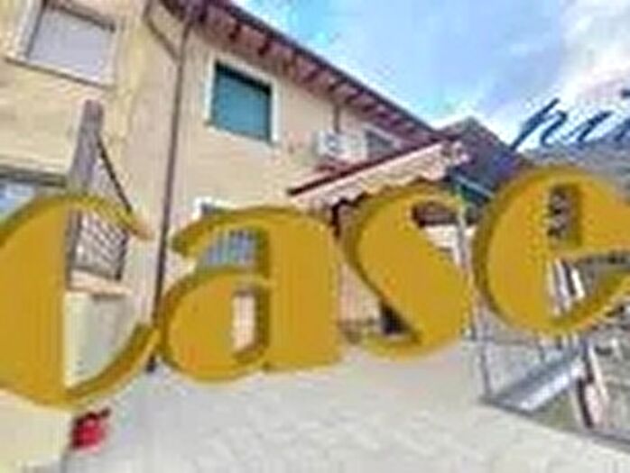 Casa con 9 locali in vendita in Camaiore