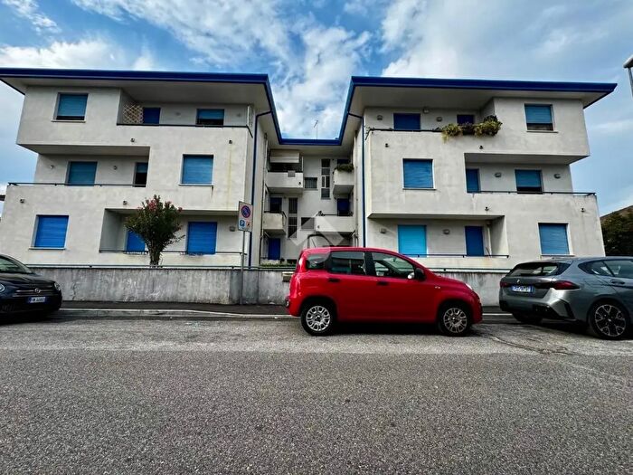 Appartamento trilocale in vendita in Via Arturo Toscanini, Rovigo