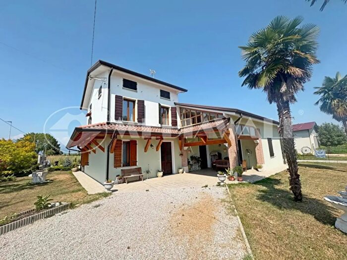 Casa con 13 locali in vendita in Via Cittanova d'Istria, San Quirino