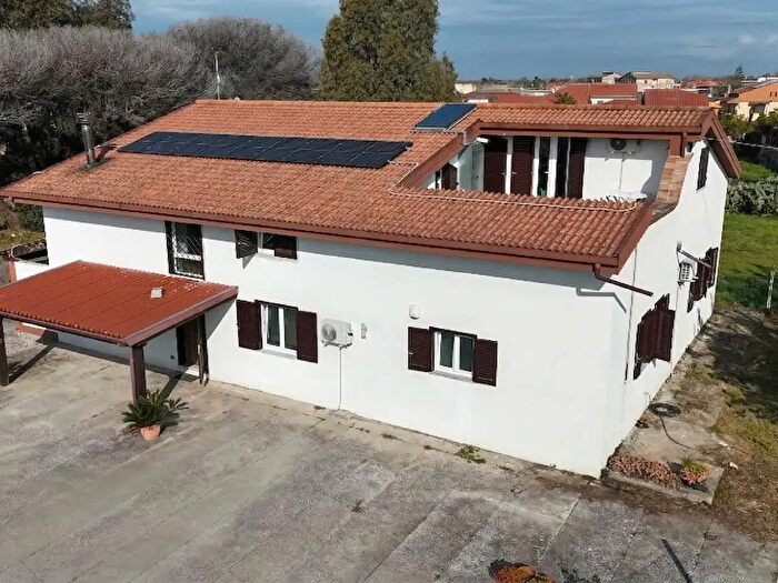 Casa con 5 locali in vendita in Via Lungo Argine, Castel Volturno