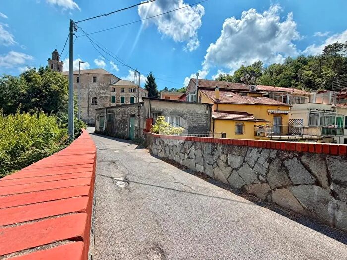 Appartamento quadrilocale in vendita in Via Santuario, Savona
