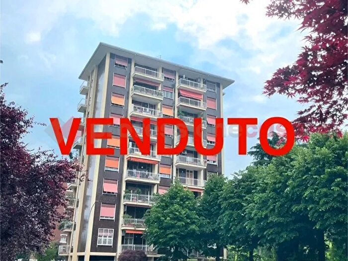 Appartamento trilocale in vendita in Via Fermi, Corsico