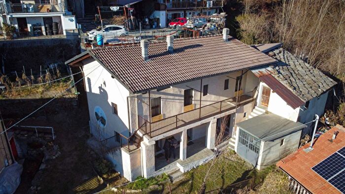 Casa con 6 locali in vendita in Borgata Fransa Giaveno, Giaveno