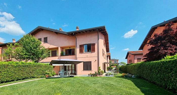 Appartamento quadrilocale in vendita in Via Pertini, Verderio