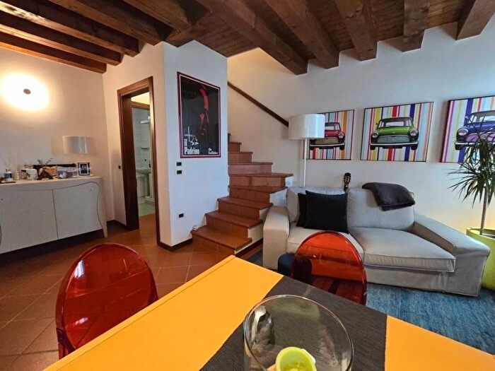 Appartamento bilocale in affitto in piazza Chilesotti, Centro, Thiene