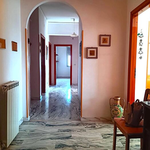 Appartamento con 5 locali in vendita in Vittoria