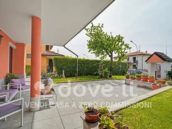 Casa con 6 locali in vendita in Via della Pace d, Cambiago