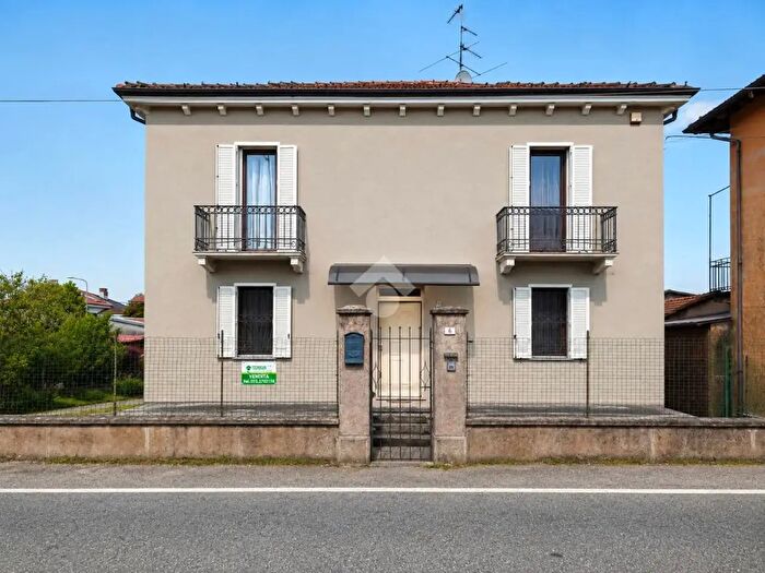 Casa con 5 locali in vendita in Via Gattinara, Rovasenda