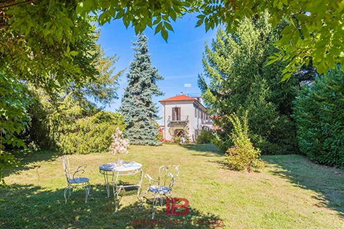 Casa con 12 locali in vendita in Via Bigorra, Cuneo