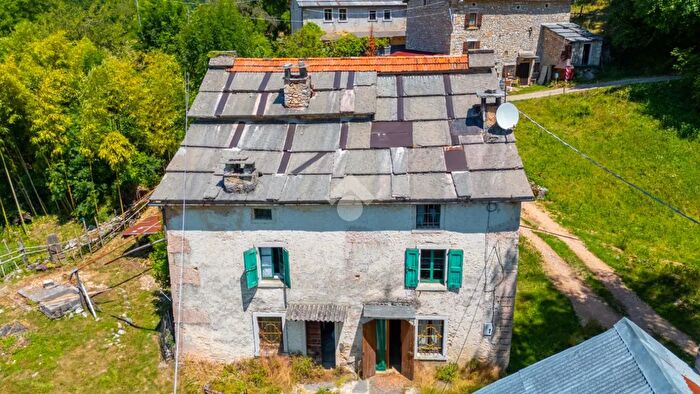 Casa con 14 locali in vendita in Contrada Segai, Bosco Chiesanuova