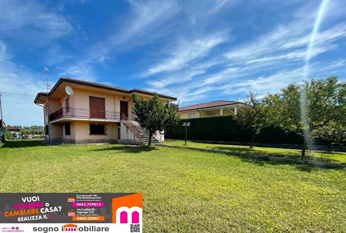 Casa con 6 locali in vendita in Via Pier Domenico Frattini, Legnago