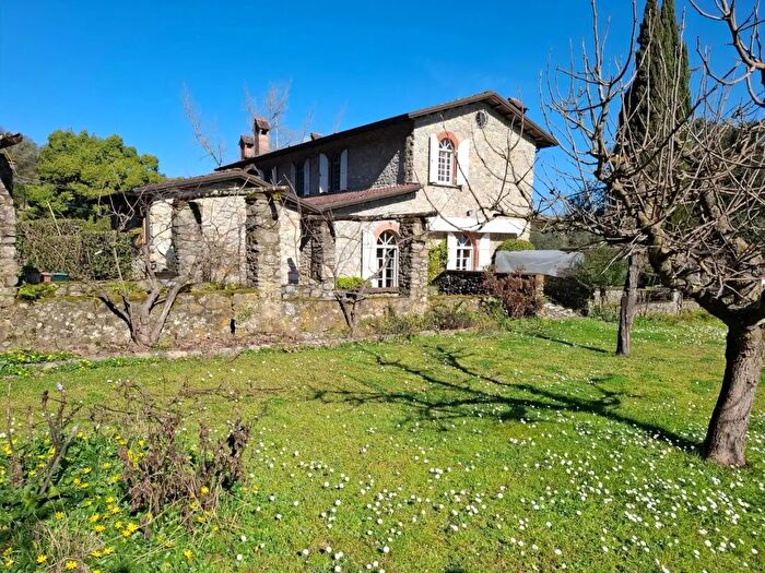 Casa con 11 locali in vendita in Ameglia