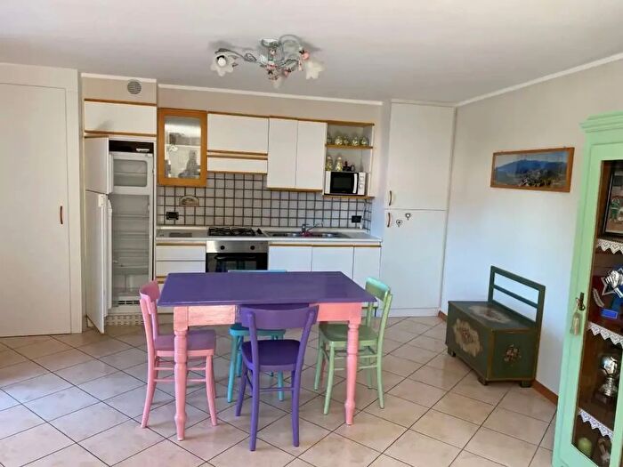 Appartamento trilocale in affitto in Via Aurora, Telve