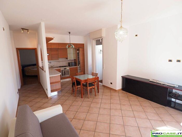 Appartamento trilocale in affitto in Via Camillo Benso Cavour, Saronno