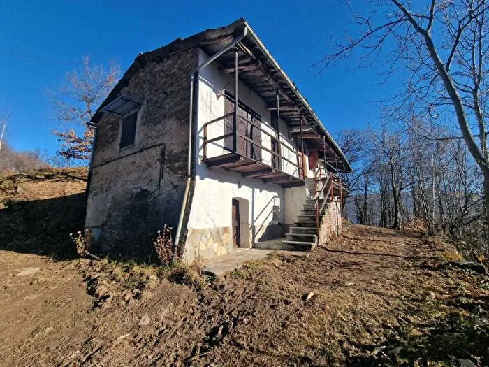 Casa quadrilocale in vendita in Borgata Battai dei per, Paesana
