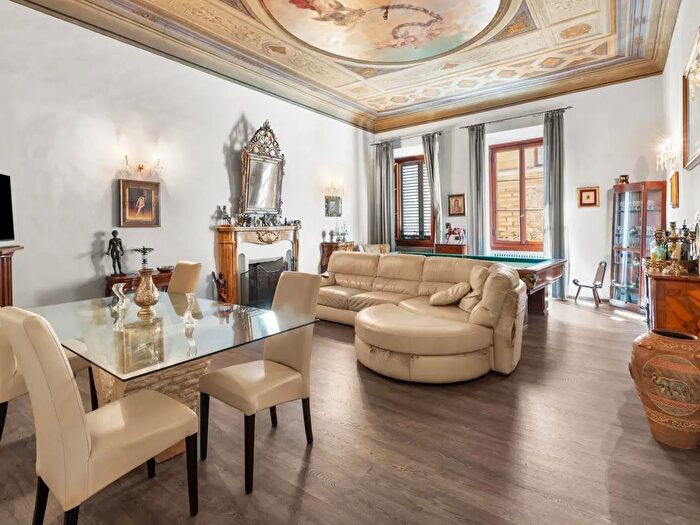 Appartamento con 6 locali in vendita in Firenze