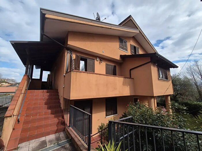 Casa con 12 locali in vendita in Contrada Pennini T, Avellino