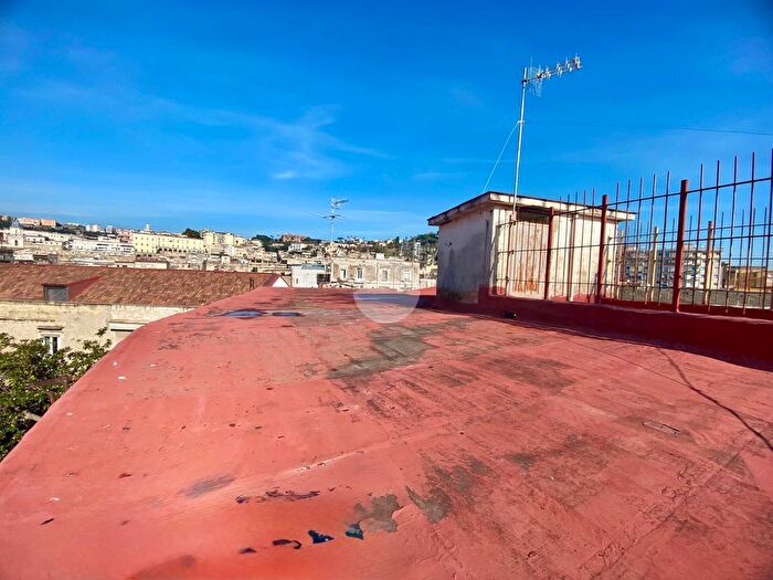 Appartamento quadrilocale in vendita in Vico S Maria del Pozzo, Napoli