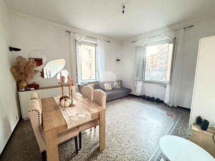 Appartamento trilocale in vendita in Corso Luigi Andrea Martinetti, Sampierdarena, Genova