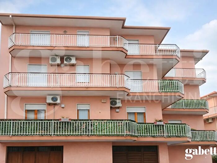 Appartamento quadrilocale in vendita in Via Soldato Giuseppe Russo, Aci SantAntonio