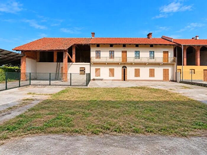Casa con 6 locali in vendita in Strada Ronchi, Villareggia