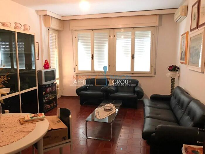 Appartamento con 6 locali in vendita in Viale Giacomo Puccini, Massa