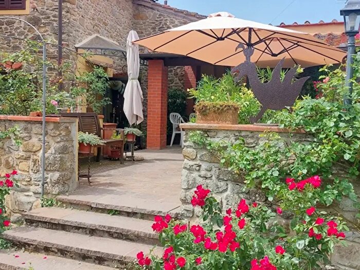 Casa con 7 locali in vendita in Vicchio