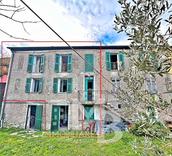 Appartamento con 5 locali in vendita in Via Chiesa di Calcinara, Uscio