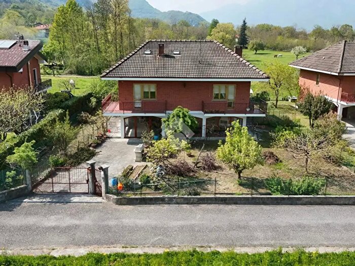Casa con 7 locali in vendita in Strada Comboira, Villar Focchiardo