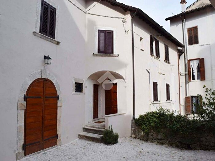 Appartamento trilocale in affitto in appartamento cia dei cordoni, Centro, Tagliacozzo