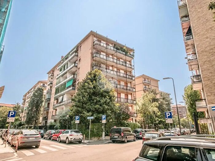 Appartamento trilocale in vendita in Via Privata Carlo Antonio Carlone, Milano