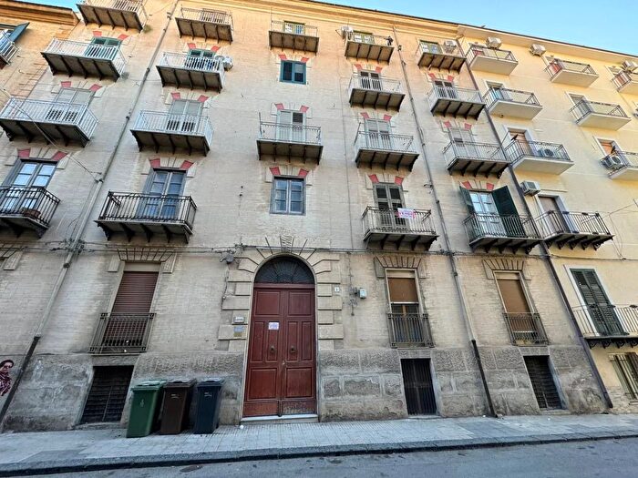 Appartamento con 6 locali in vendita in Corso Umberto I Caltanissetta, Caltanissetta