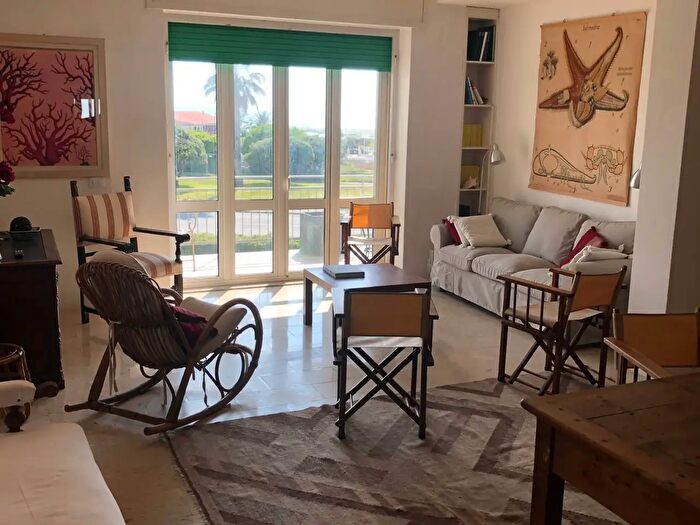 Appartamento con 5 locali in vendita in Viareggio
