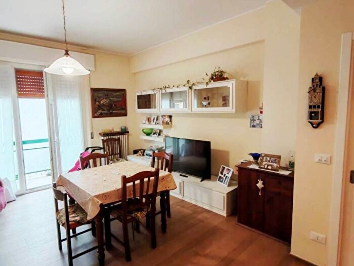 Appartamento quadrilocale in affitto in Via Francesco Redi, Palombina Nuova, Ancona