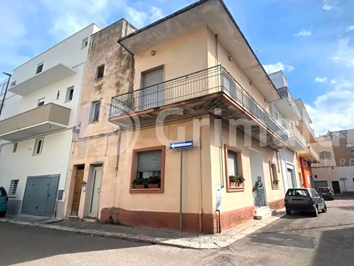 Casa con 6 locali in vendita in Via C Colombo, Galatone
