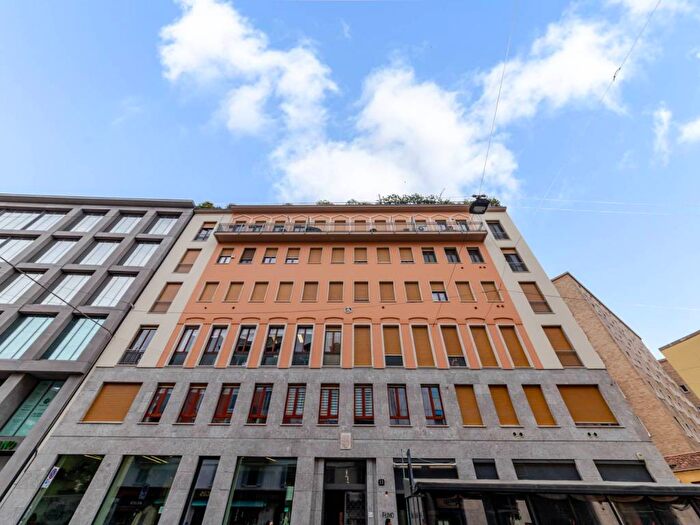 Casa trilocale in affitto in Via San Giovanni sul Muro, Duomo, Milano
