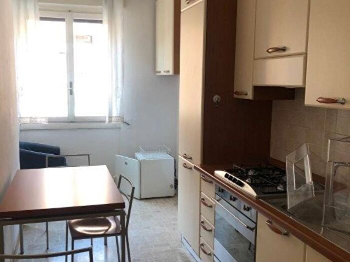 Appartamento trilocale in affitto in Via Polesine, Corvetto, Milano