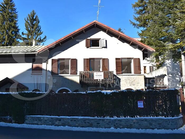 Casa con 8 locali in vendita in Viale della Vittoria, Bardonecchia