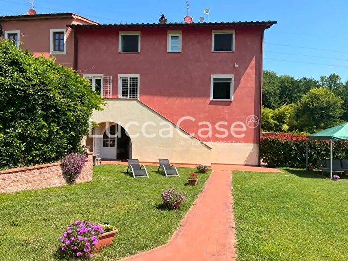 Casa con 5 locali in vendita in Capannori
